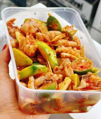 Hình ảnh chân gà sốt thái rút xương 