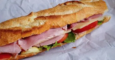 Hình ảnh Baguette Khổng lồ Đầy Đủ