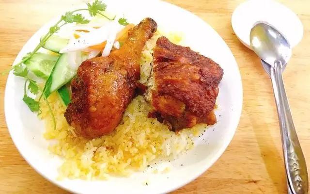 Hình ảnh Cơm gà chiên nước mắm
