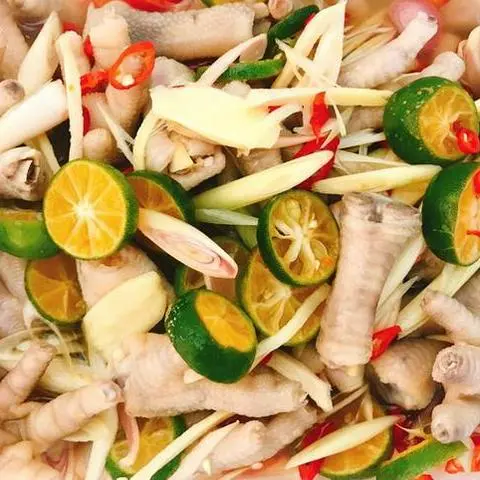 Hình ảnh Chân gà rút xương ngâm sả tắc