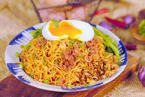 Hình ảnh Mì Trộn Trứng Lòng Đào