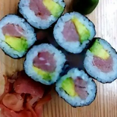 Hình ảnh Maki cá ngừ bơ