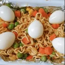 Hình ảnh Mỳ trộn trứng cút chiên