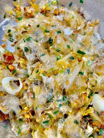 Hình ảnh Bánh Tráng Trộn Sa Tế Mỡ Hành - Tóp Mỡ