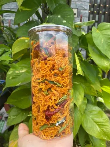 Hình ảnh Khô Gà Lá Chanh Hũ 300gram