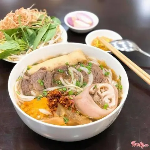 Hình ảnh Bún bò nạm (Lớn)
