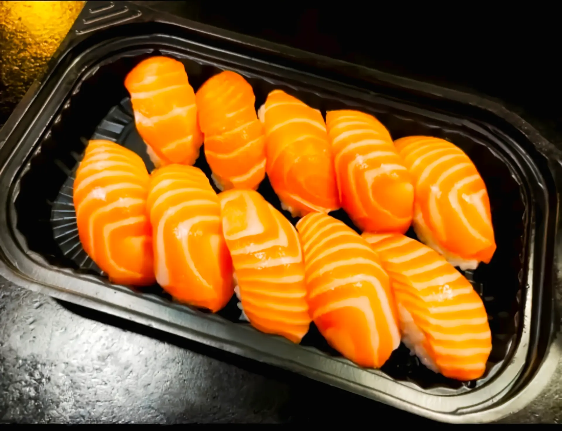 Hình ảnh 10 Viên Nigiri Cá Hồi+Kèm gia vị và Sốt maijone 