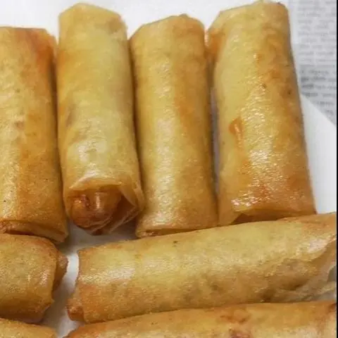 Hình ảnh Mì Trộn Sốt, Tỏi Bơ Đặc Biệt, Chả Giò Thịt Heo Việt Nam (4 Cây) (Kèm Tương Ớt, Cà, Rau Bắp/Cải Thảo,