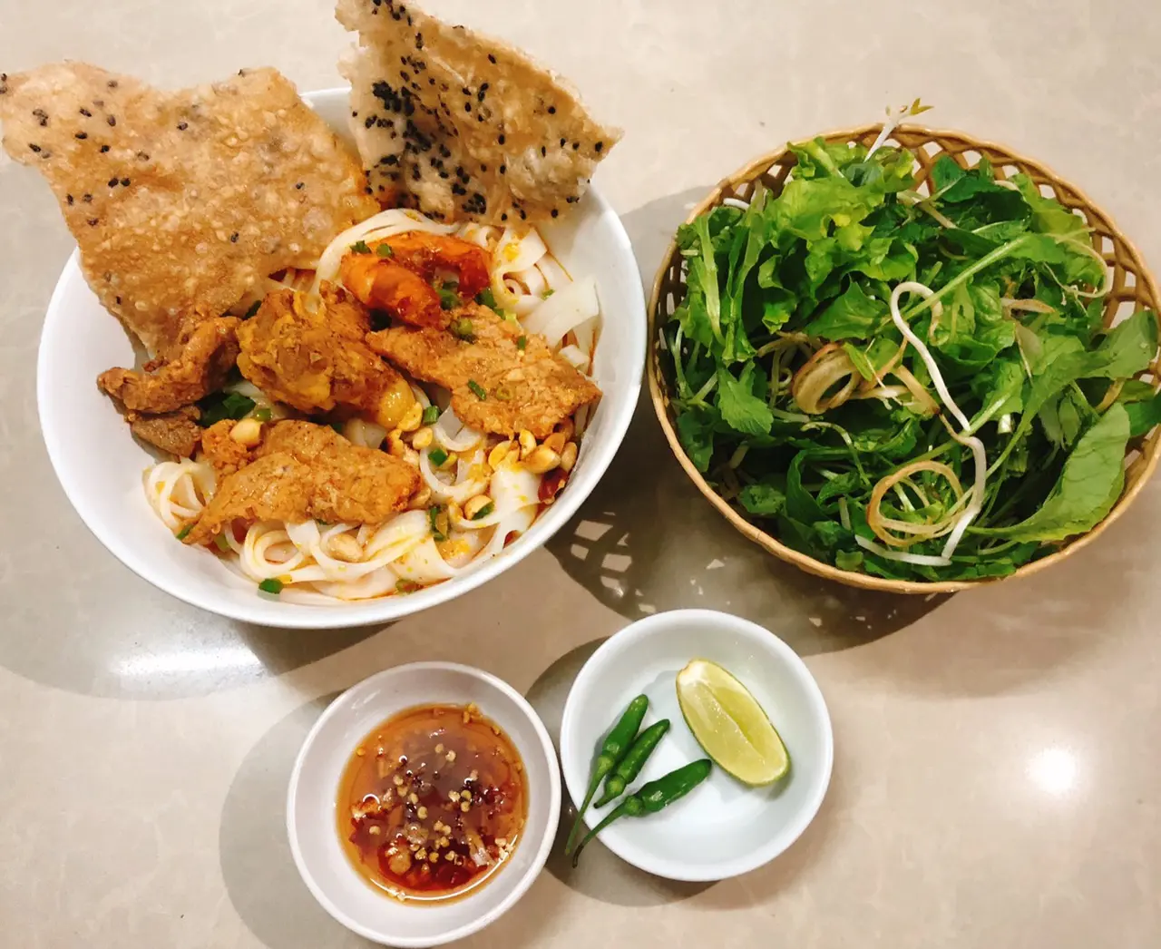 Hình ảnh Mì Quảng sườn, tôm, nạc