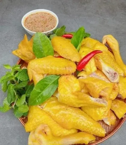 Hình ảnh Gà nguyên con có đầu có chân ôm trứng