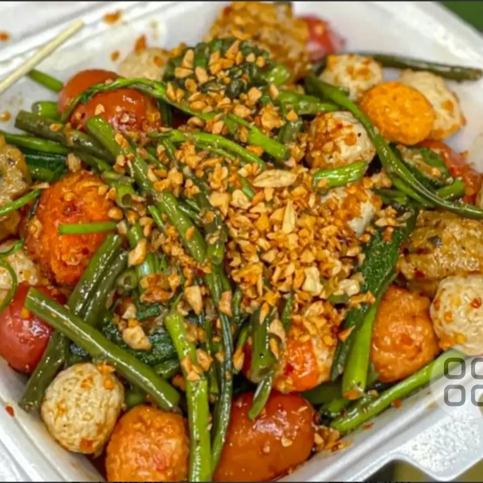 Hình ảnh Combo 1 : Cá bò tôm , xúc xích đức, thanh cua, mực xoắn , gà viên, đậu bắp,rau muống 