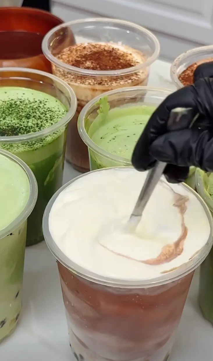 Hình ảnh Trà Sữa Thái Xanh Tàu Phớ Kem Matcha Ly 700ml 