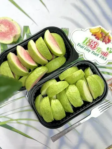 Hình ảnh Ổi cắt sẵn giòn ngọt muối tôm