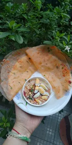 Hình ảnh Dẻo tôm chấm sốt me bơ trứng cút