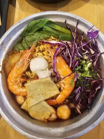 Hình ảnh Mì cay xúc xích - cá viên 