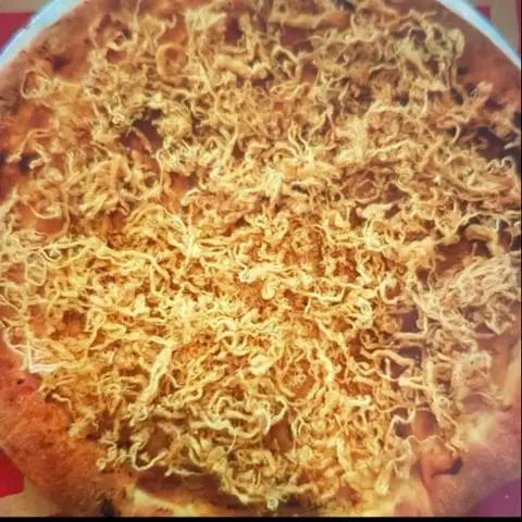 Hình ảnh Pizza sốt chà bông trứng muối