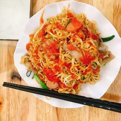 Hình ảnh Mì xào xúc xích