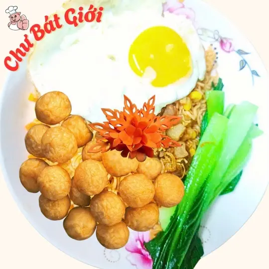Hình ảnh Mì trộn cá viên - trứng