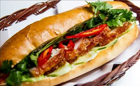 Hình ảnh Bánh Mì Heo Xá Xíu Và Gà Nướng 