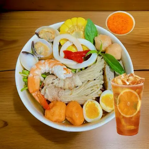 Hình ảnh Combo no nê ( 1 bún thái cay siêu topping - 1 trà tắc cam xí muội))