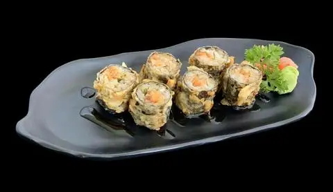 Hình ảnh Cơm cuộn cá hồi chiên