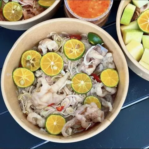 Hình ảnh Combo1: Mua 1 chân gà sả tắc size lớn tặng 1 túi zip coca