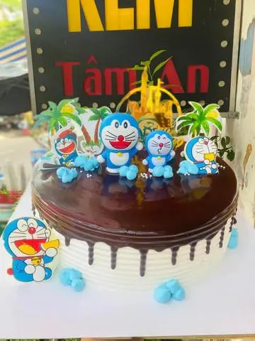 Hình ảnh bánh kem phủ socola doremon 20cm