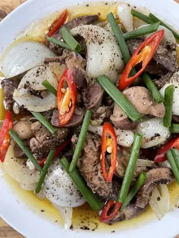 Hình ảnh Lòng gà xào củ hành