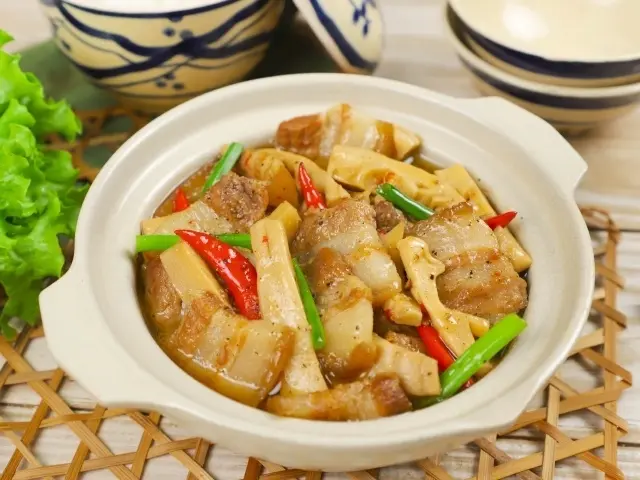 Hình ảnh Cơm thịt kho măng