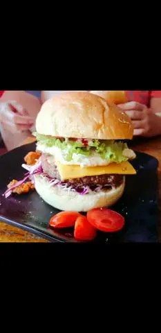 Hình ảnh Burger Bò Gà Phô Mai