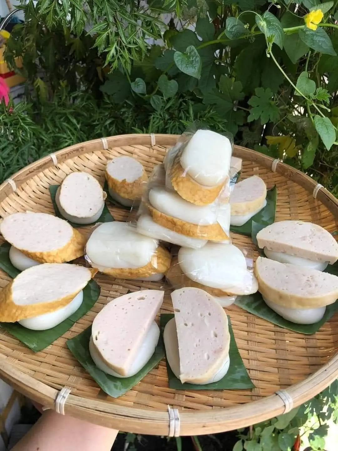 Hình ảnh Bánh dày kẹp chả (1 cặp)