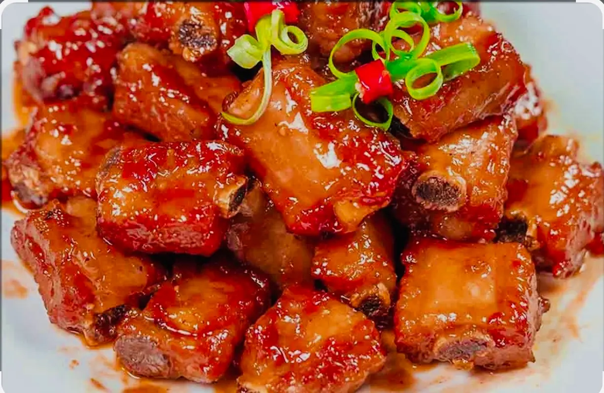 Hình ảnh Cơm sườn non rim chua ngọt