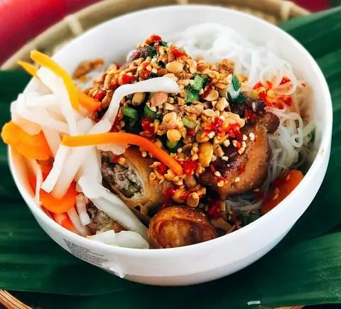 Hình ảnh Bún thịt nướng chả giò