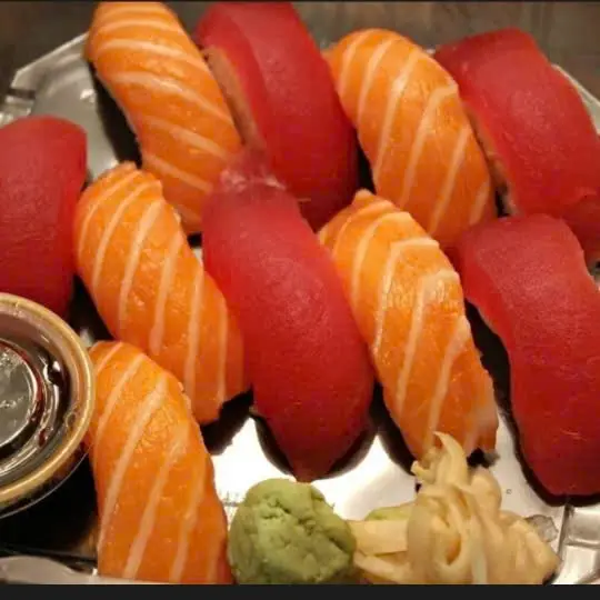 Hình ảnh Sét Nigiri Hồi, Ngừ _( 5 Nigiri hồi tươi, 5 Nigiri ngừ tươi)