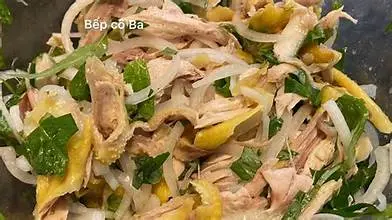 Hình ảnh Gà nguyên con xé phay kèm lòng trứng non trộn rau răm hành tây