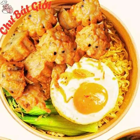 Hình ảnh Mì Trộn Chả Ốc Hải Sản + Trứng