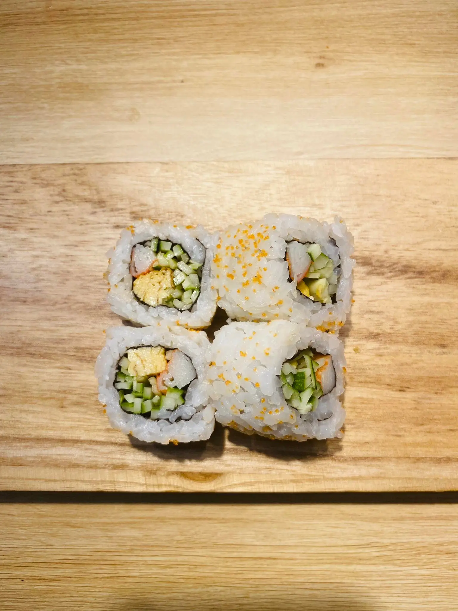 Hình ảnh Cơm cuộn Cali maki