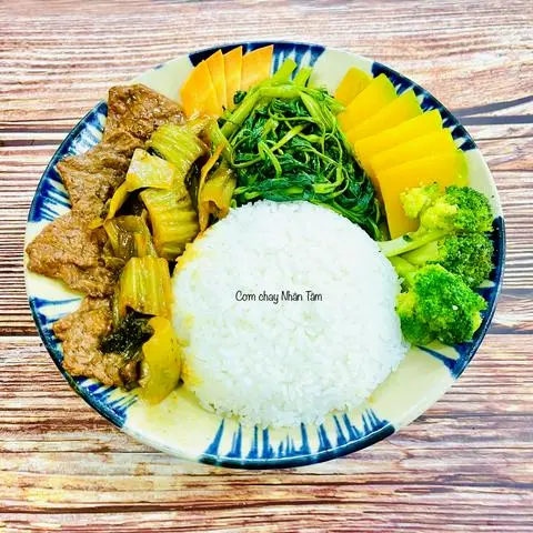 Hình ảnh Cơm bò xào cải chua chay