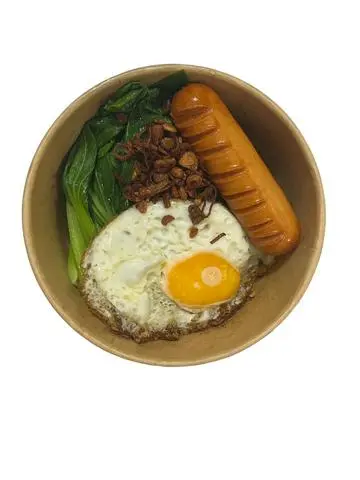 Hình ảnh Mì trộn Indomie + xúc xích + trứng ốp la