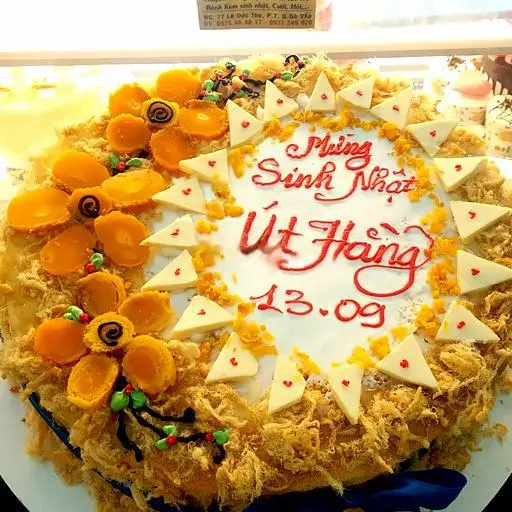Hình ảnh Bánh Bông Lan Trứng Muối Sinh Nhật Size Lớn