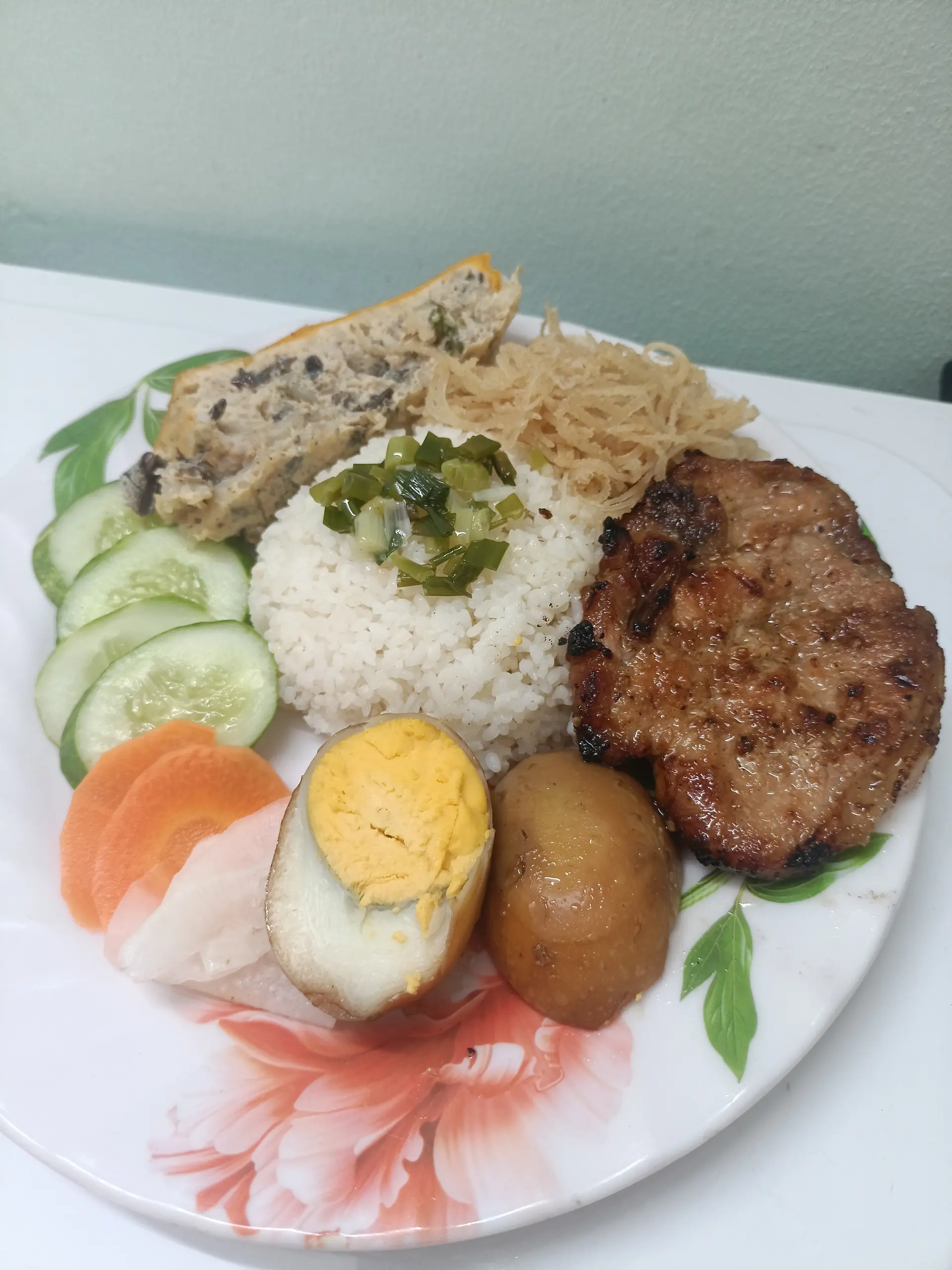 Hình ảnh cơm tấm sườn - bì - chả - trứng kho 