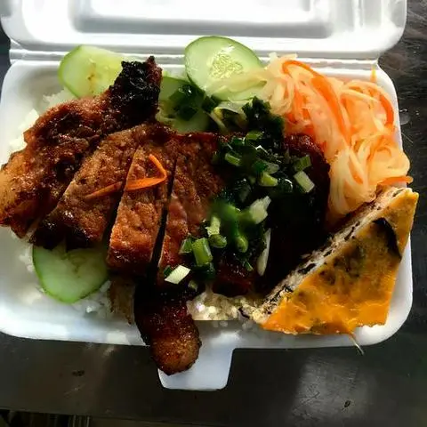 Hình ảnh Cơm tấm sườn chả