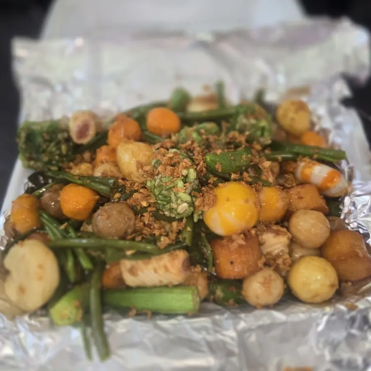 Hình ảnh Combo 3 : cá bò tôm , xúc xích , mực xoắn, hoành thánh, sò điệp, cua huỳnh đế, thanh cua, hồ lô, bánh bao cá hồi, bánh bao trứn