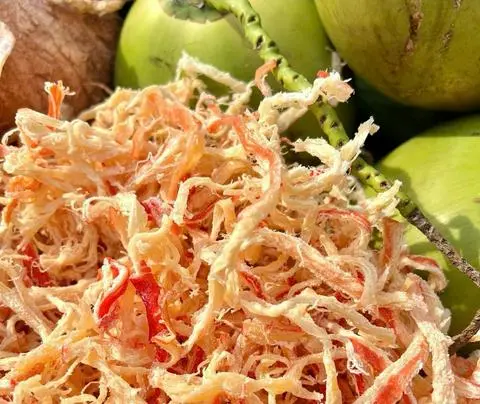 Hình ảnh Khô mực xé sợi hấp nước dừa (500g)