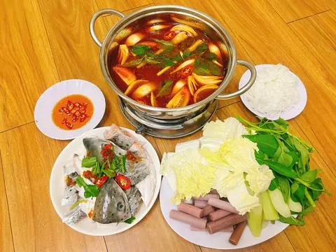 Hình ảnh LẨU ĐẦU CÁ HỒI LỚN ( Lẩu Lớn 3 - 4 Người , ComBo Rau Bún Mắm Nhĩ Free )