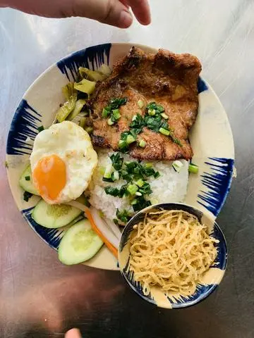 Hình ảnh Cơm sườn bì ốp la