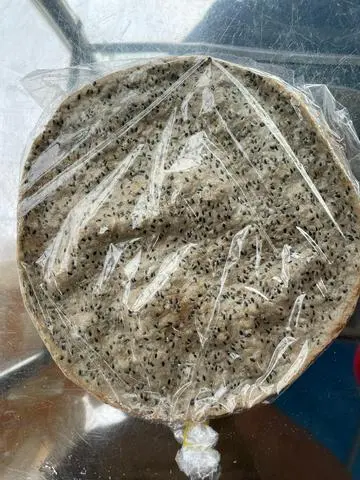 Hình ảnh Bánh tráng dừa mè - 1 bịch 3 cái