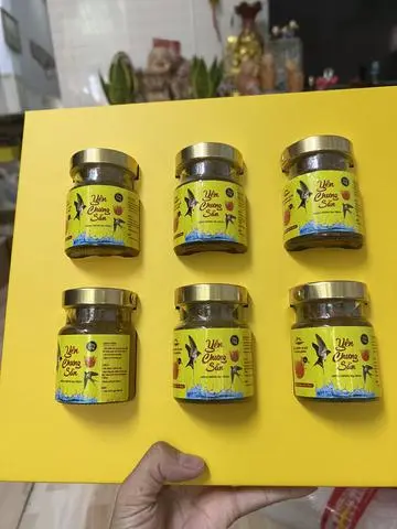 Hình ảnh hộp 6 hủ đông trùng nhỏ 