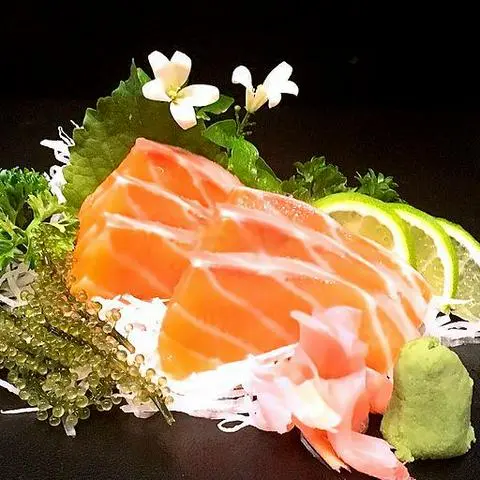 Hình ảnh Sashimi cá hồi (6 miếng)