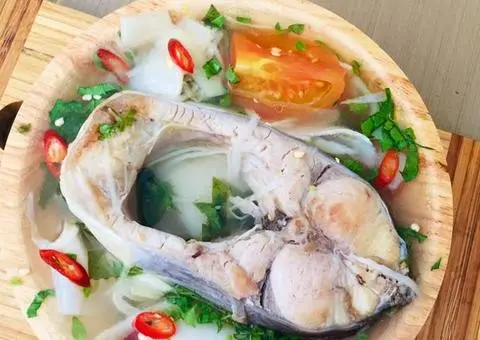 Hình ảnh Cơm trắng + tô canh chua cá hú măng chua
